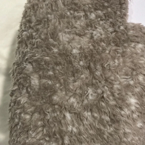 Ugg Throw Blanket - Picture 4 of 4